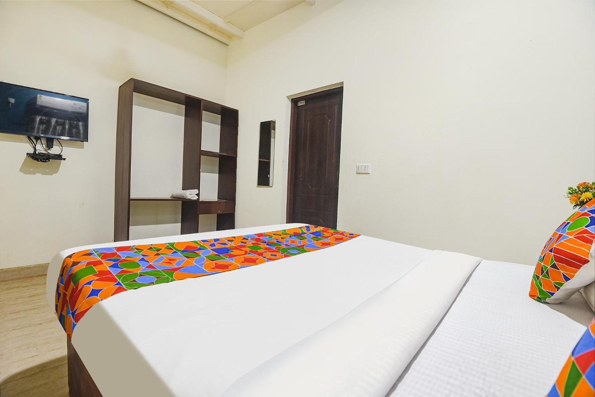 Fabhotel Rj 18 Beach Resort - Nr Baga Beach Eksteriør billede