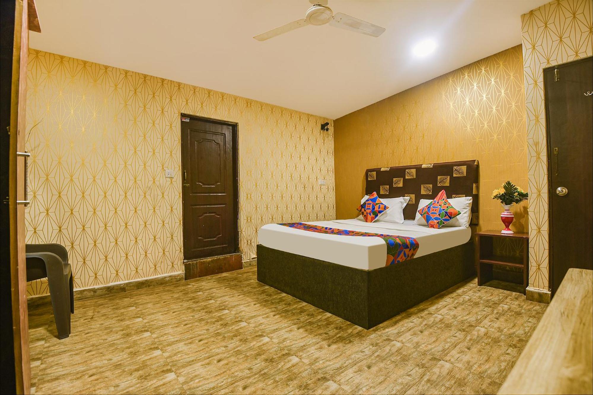 Fabhotel Rj 18 Beach Resort - Nr Baga Beach Eksteriør billede