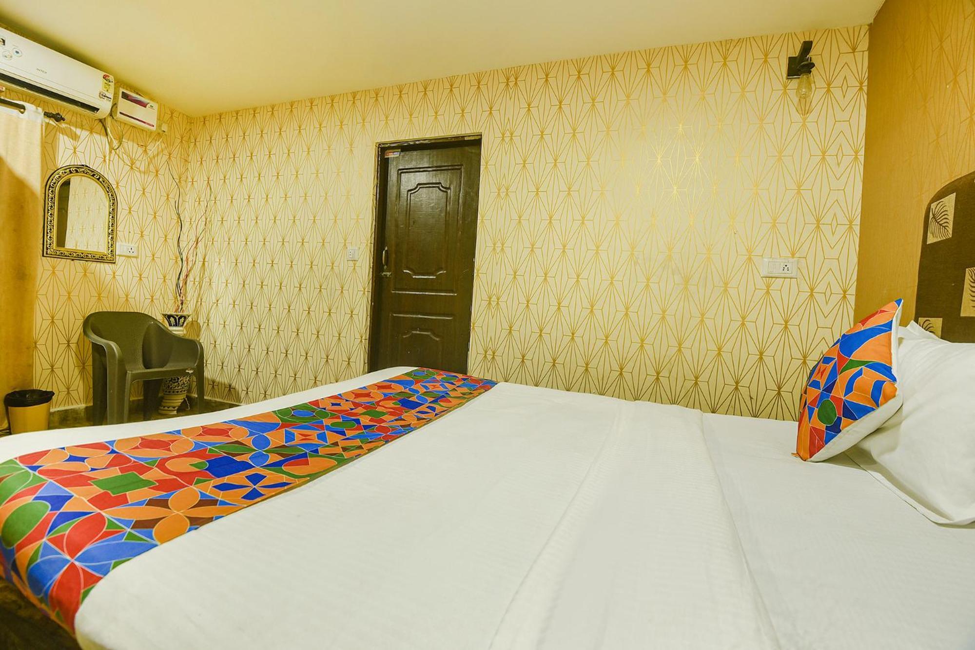 Fabhotel Rj 18 Beach Resort - Nr Baga Beach Eksteriør billede