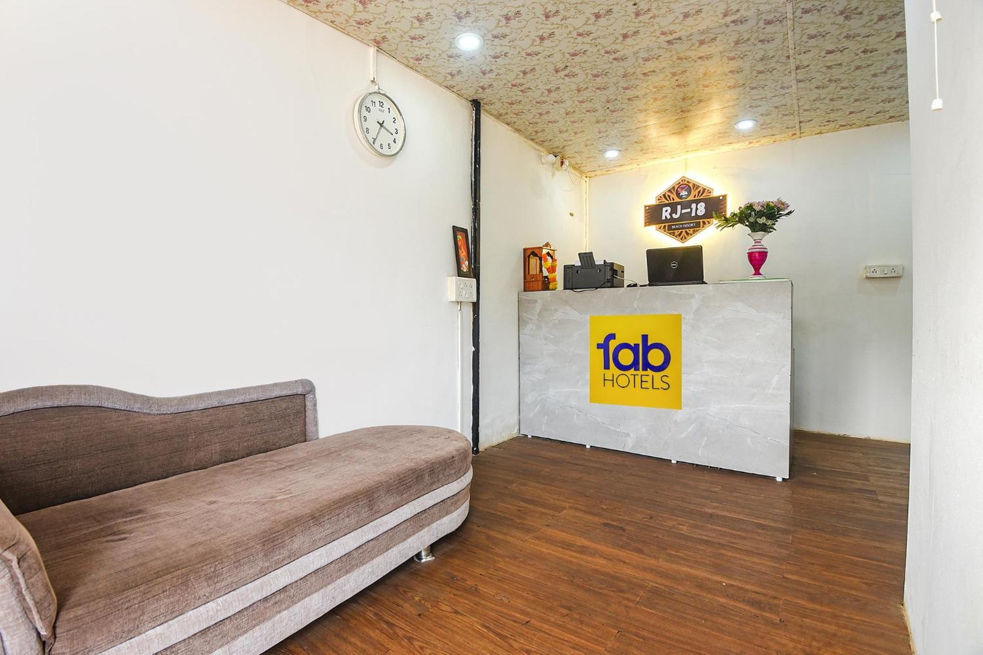 Fabhotel Rj 18 Beach Resort - Nr Baga Beach Eksteriør billede