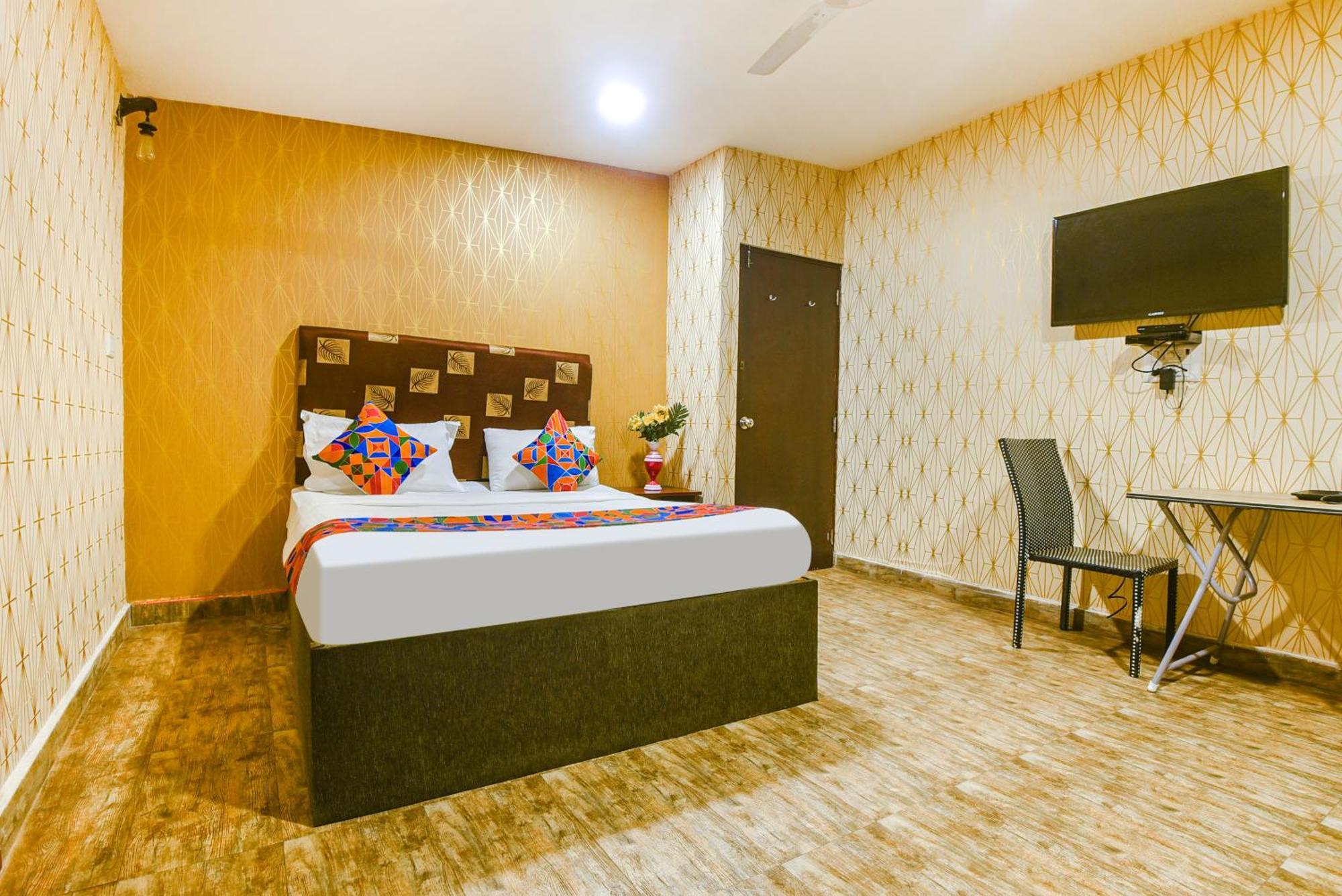 Fabhotel Rj 18 Beach Resort - Nr Baga Beach Eksteriør billede